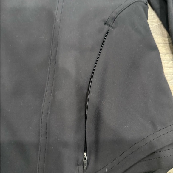 *Lightly Worn* Authentic!! Excellent Condition!! Size 12 Lululemon Black Jacket - Picture 9 of 10